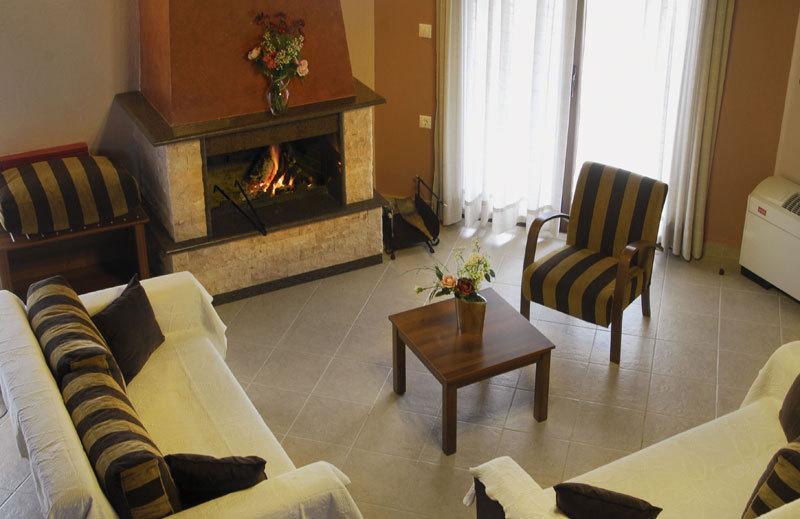 Karyon Apartments Kariófiton Zewnętrze zdjęcie